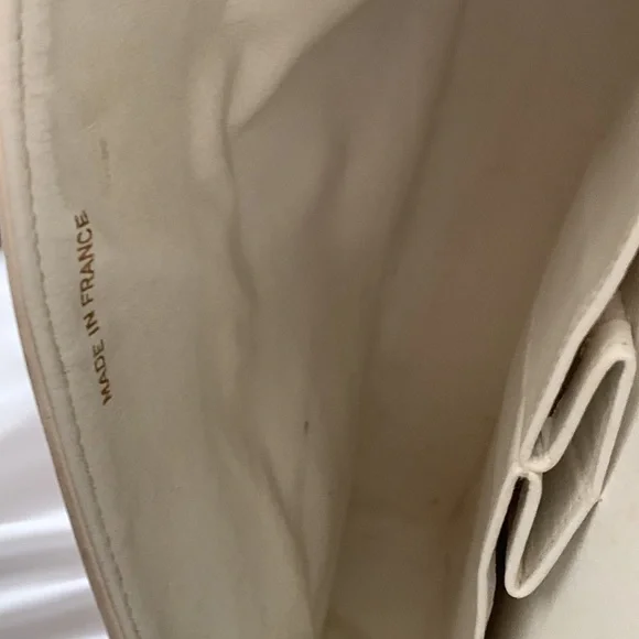 CHANEL classic flap Made In France iridescent pearl white leather gold hardware - Picture 10 of 16